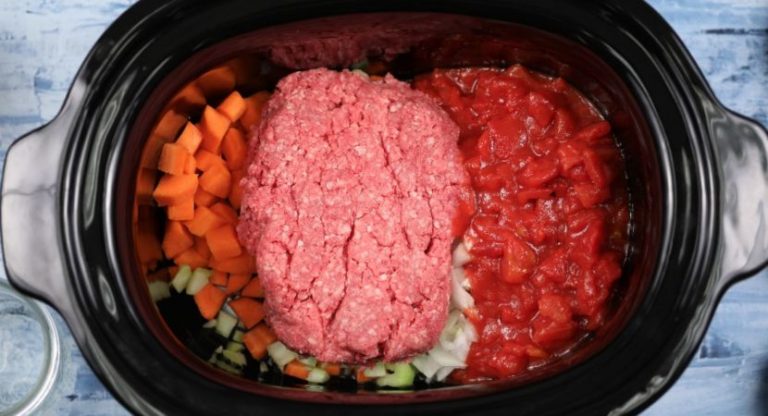 Fill a Slow Cooker With Pasta and These Ingredients To Make This Olive Garden Favorite