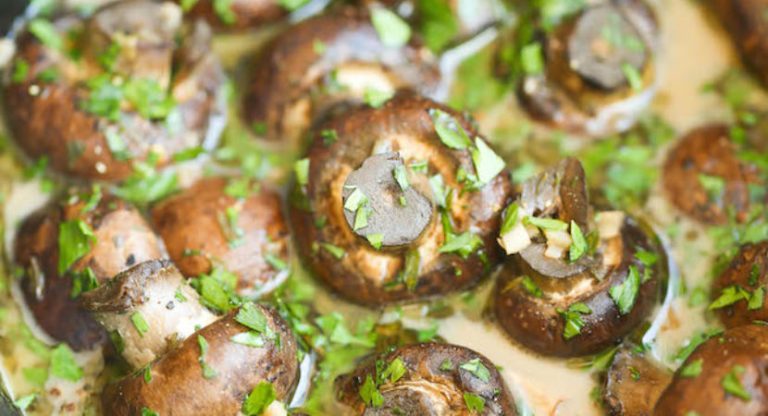 Slow Cooker Garlic Herb Mushrooms