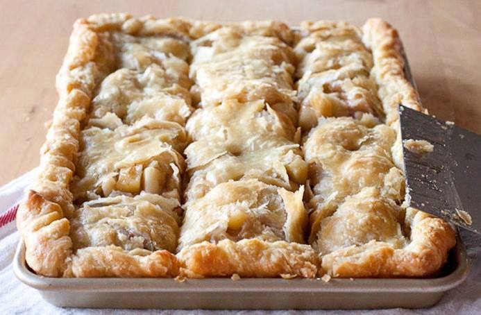 YUMMY APPLE SLAB PIE