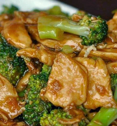 CHICKEN AND BROCCOLI STIR FRY
