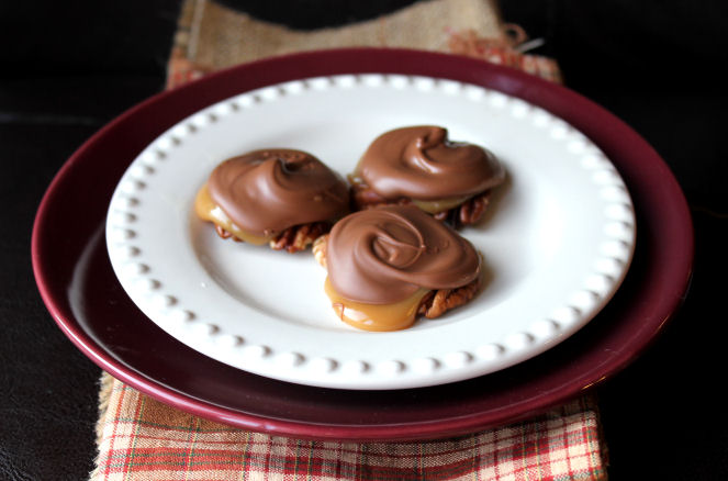 CHOCOLATE PECAN TURTLE CLUSTERS