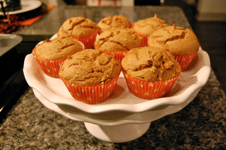 2-INGREDIENT PUMPKIN MUFFINS