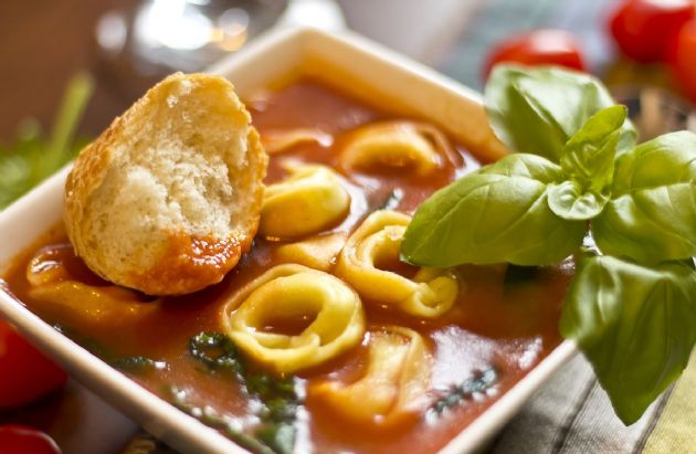 RUSTIC ITALIAN TORTELLINI SOUP