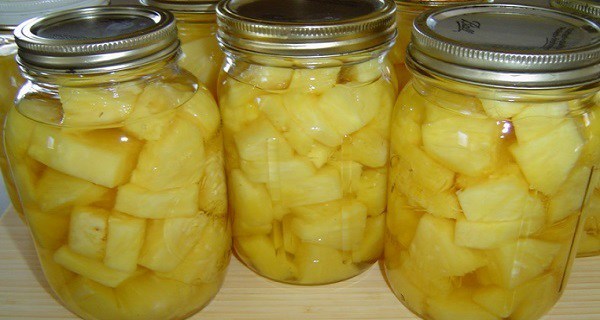 THIS PINEAPPLE WATER WILL DETOXIFY YOUR BODY, HELP YOU LOSE WEIGHT, AND REDUCE JOINT SWELLING AND PAIN!