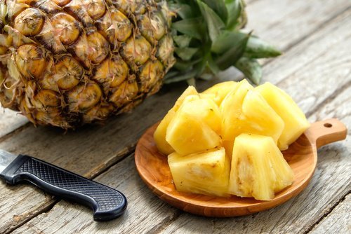 8 REASONS WHY WE SHOULD EAT PINEAPPLE DAILY