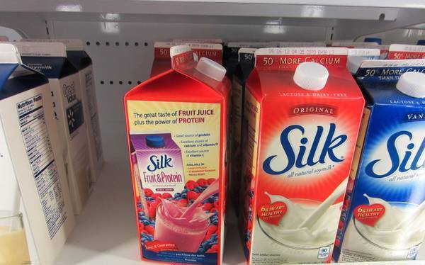 THE MILK YOU SHOULD NEVER EVER DRINK. (CAUSES THYROID CANCER, B12 AND VITAMIN D DEFICIENCY