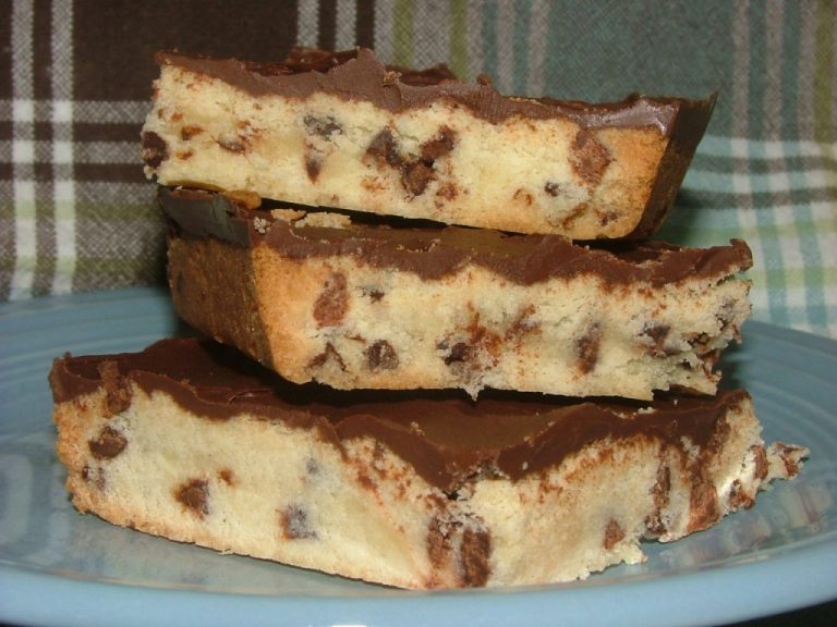 CHOCOLATE CHIP SHORTBREAD
