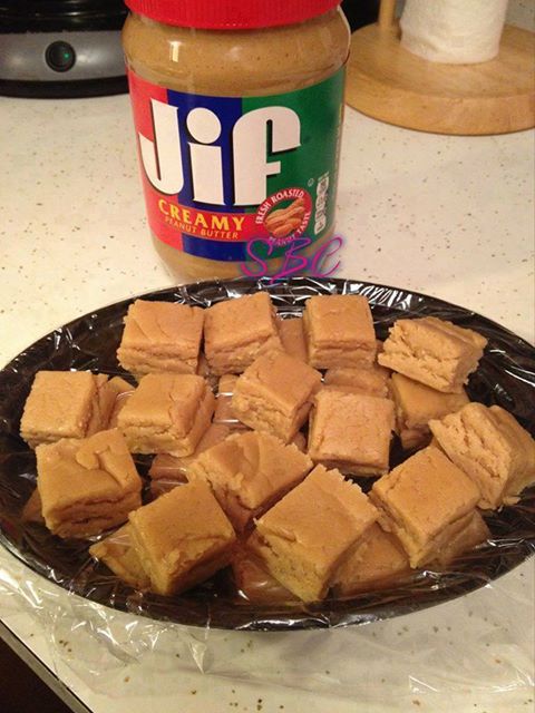 EASY MICROWAVE PEANUT BUTTER FUDGE