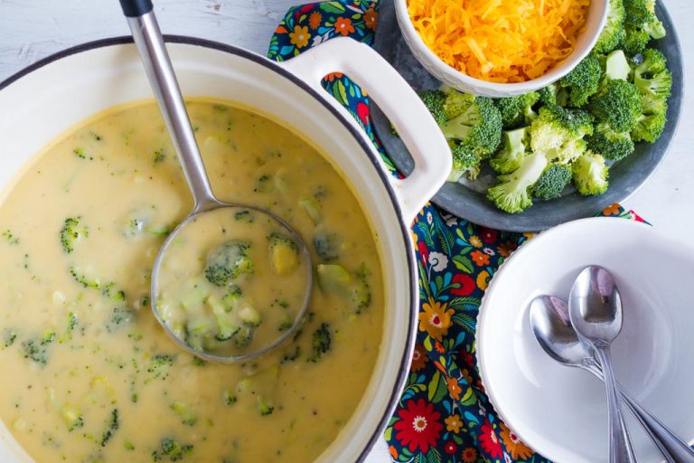 BROCCOLI CHEESE CHOWDER