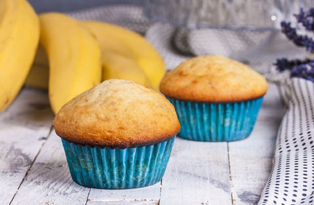 LOW-CALORIE BANANA MUFFINS
