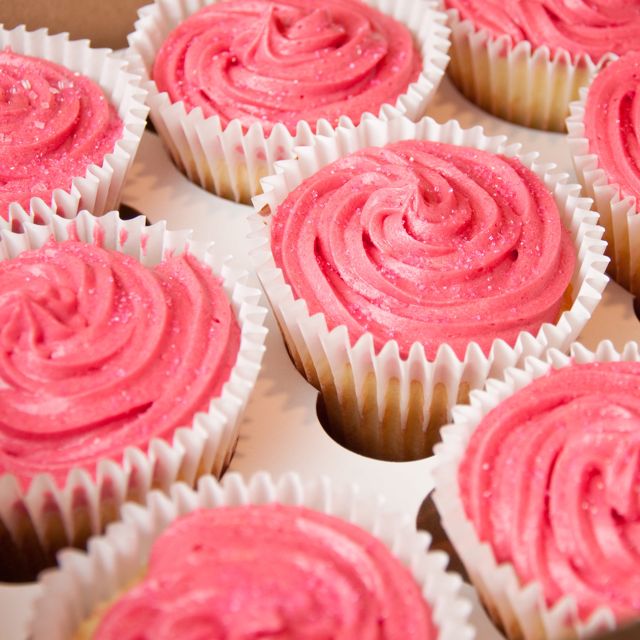 CURTIS STONE’S 60 CAL CUPCAKES