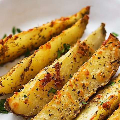 BAKED GARLIC PARMESAN POTATO WEDGES