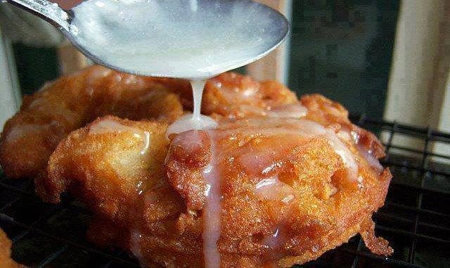 HOMEMADE APPLE FRITTERS