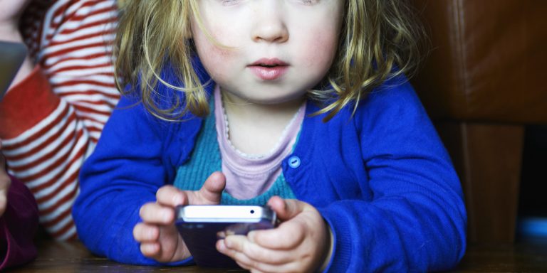 11 Important Reasons Why Children Under The Age of 12 Should Not Use Handheld Devices