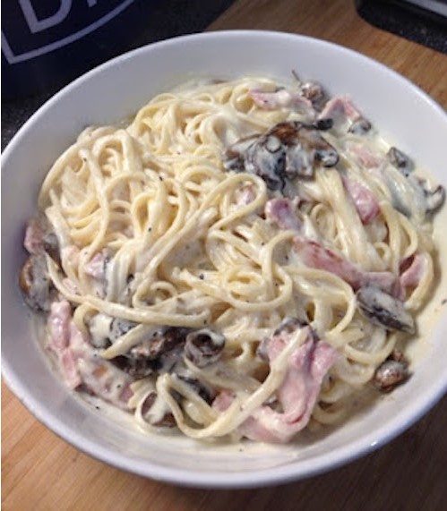 Creamy bacon and mushroom spaghetti carbonara