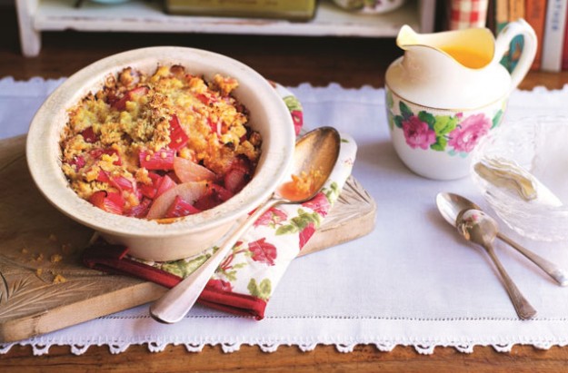 Slimming World’s Pear and Rhubarb Crumble