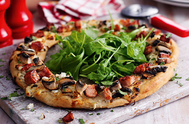 Slimming World’s Ham and Portobello Mushroom Ring Pizza