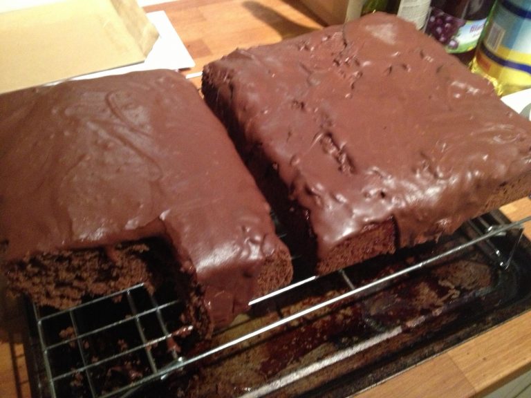 Rich Chocolate Tray Bake (16 syns for the lot ! )