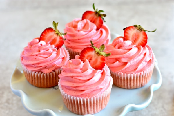 SLIMMING WORLD STRAWBERRY CUPCAKES